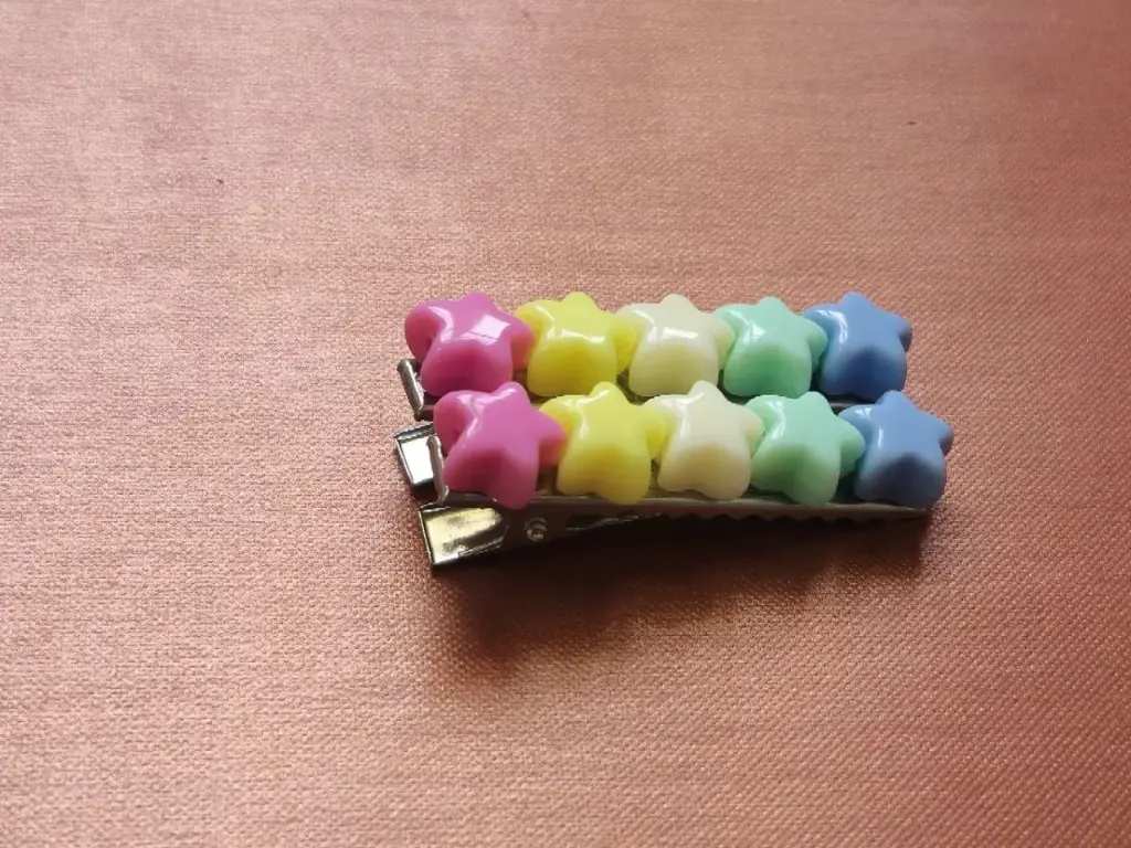 Pastel Stars Alligator Clip (code 056)