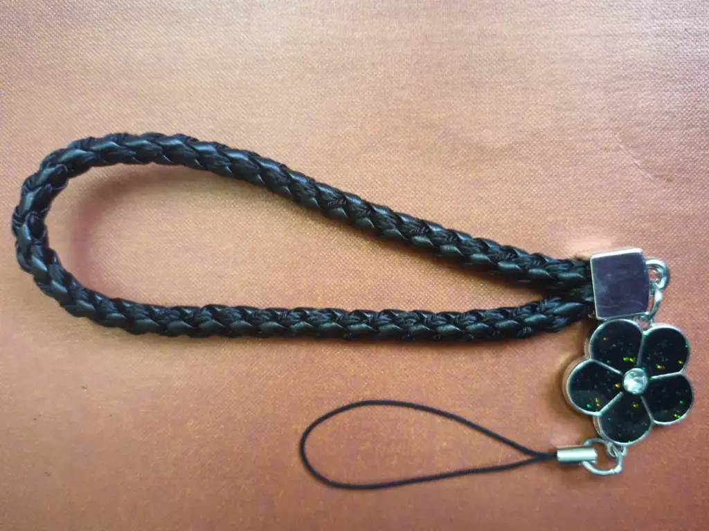 Phone charm with flower (code 093)