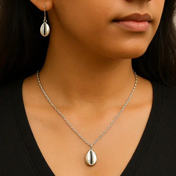 Silver cowrie shell set (40049)