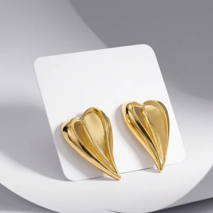 Anti-Tarnish Heart Statement Stud (code 351)