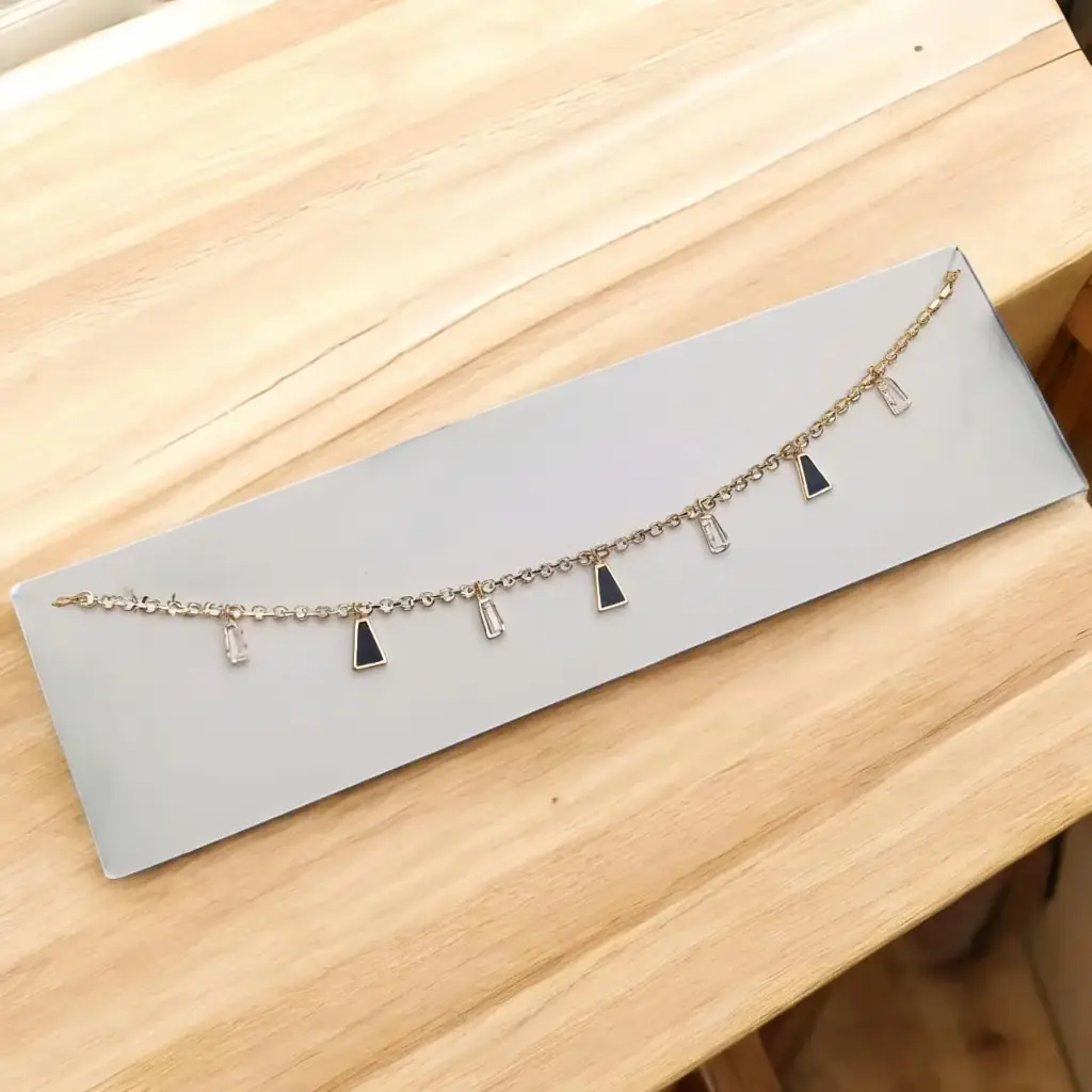 Obscura Glow Necklace (code 372)