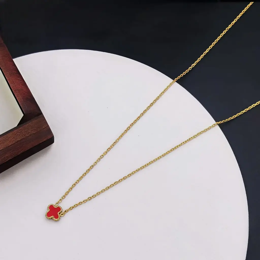Glider red clover necklace (code 373)