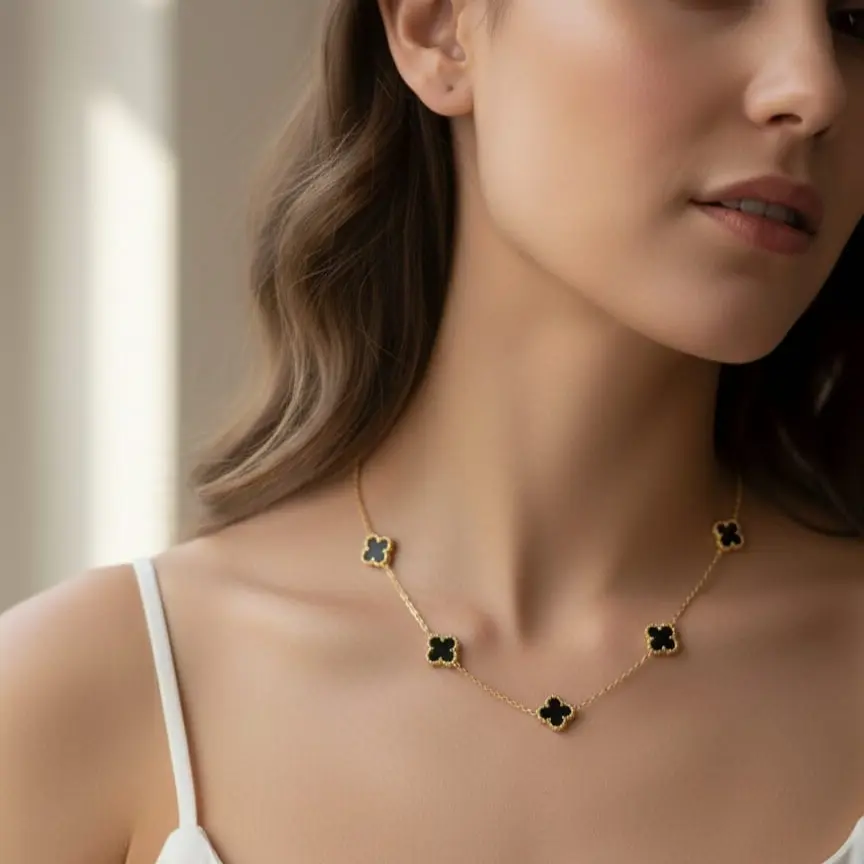 Cloveré necklace (code 374)