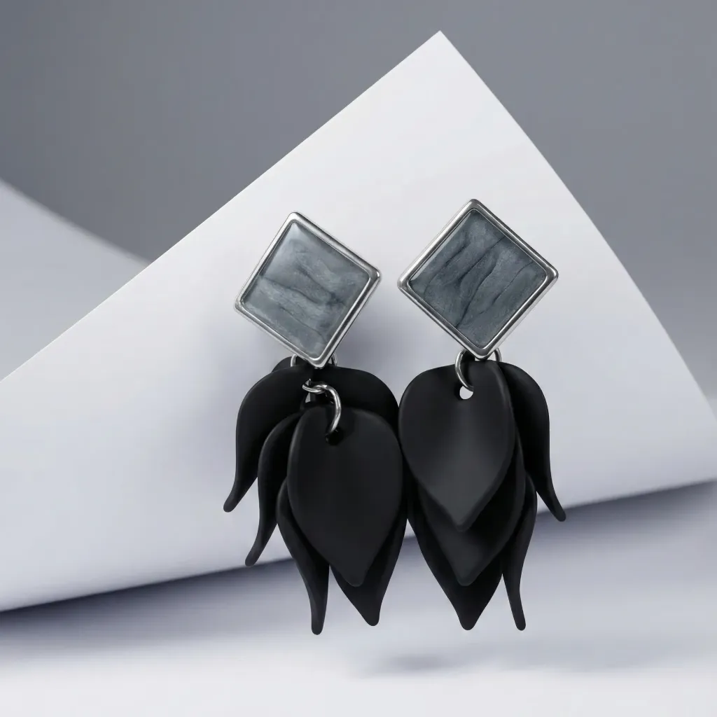 Noir Black earrings (code 400)