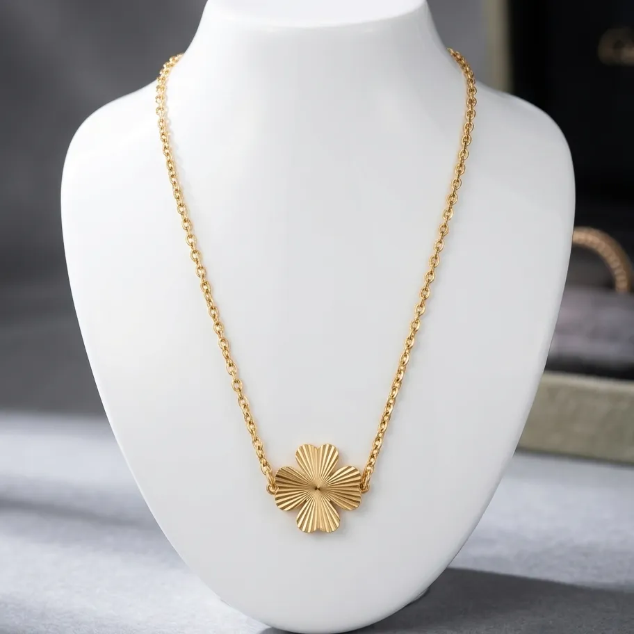The Aurelia Clover Anti-tarnish Stainless Steel necklace (code 421)