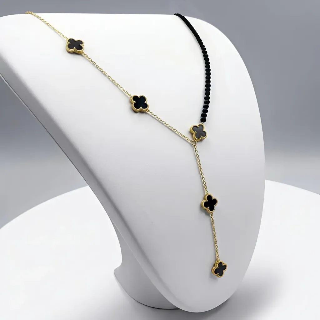 Handmade beaded clover necklace (code 422)