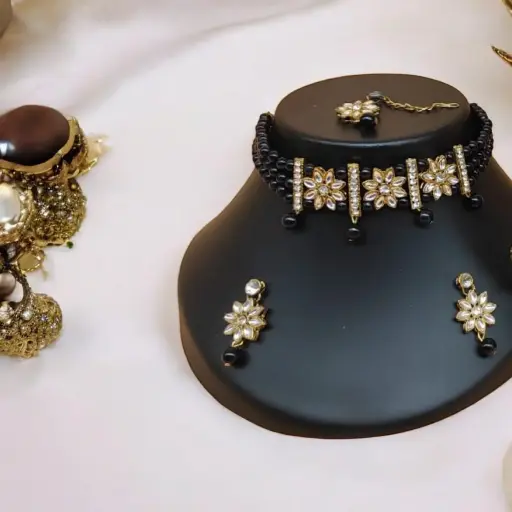 Black chocker earrings & maangtika set (code 163)