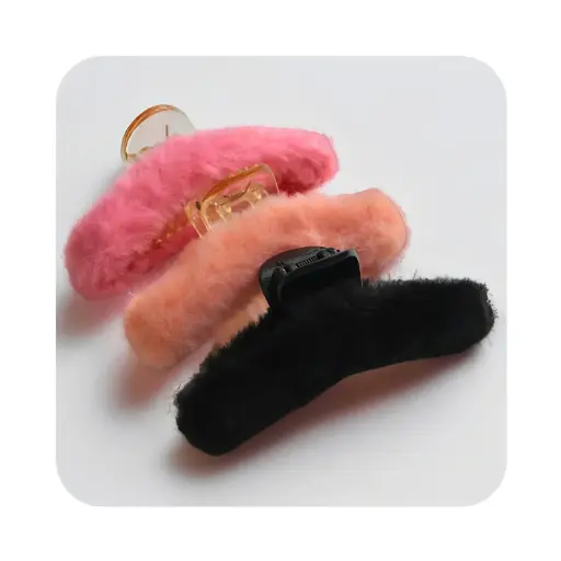 Pink Plush claw clip (code 198)
